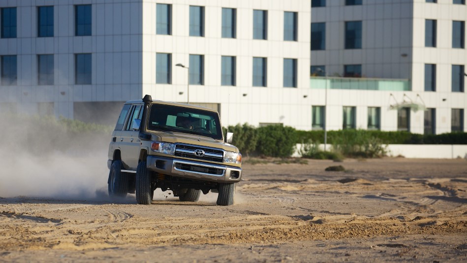 Armored-Toyota-Landcruiser-76