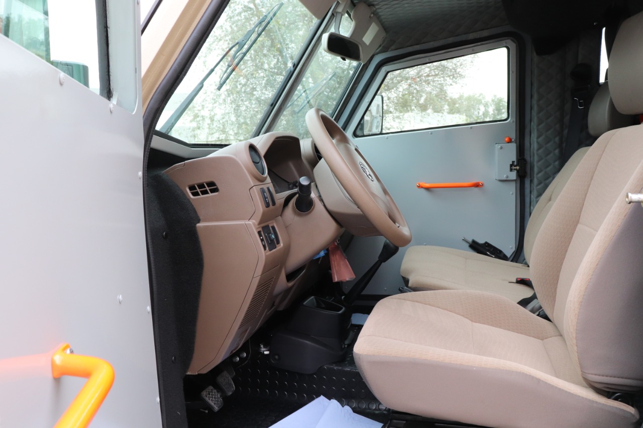 amored personnel carrier land cruiser 79 tygra (1)