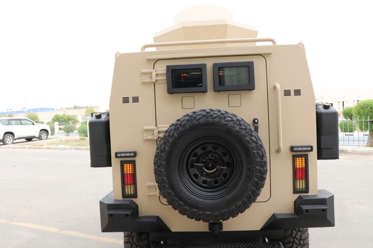 amored personnel carrier land cruiser 79 tygra (1)
