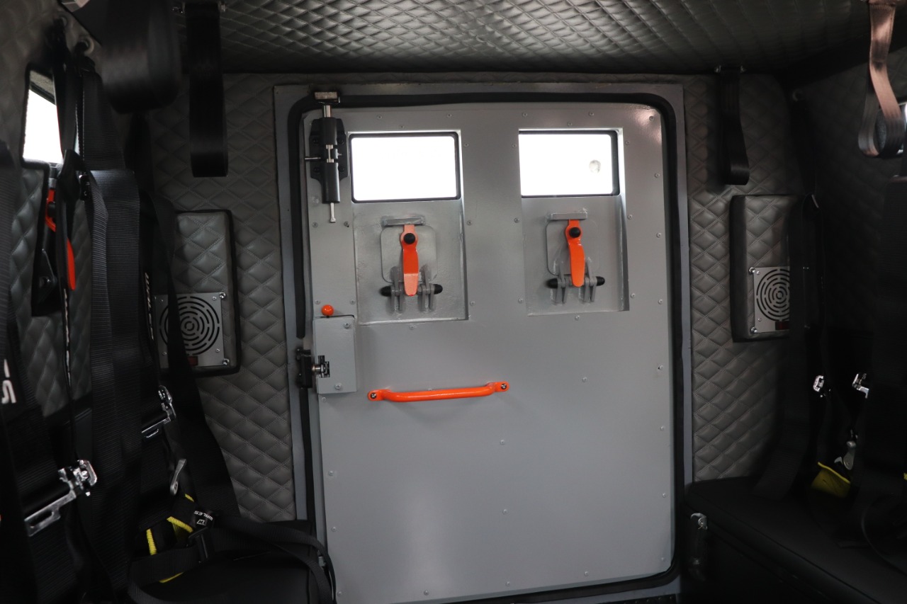 amored personnel carrier land cruiser 79 tygra (1)